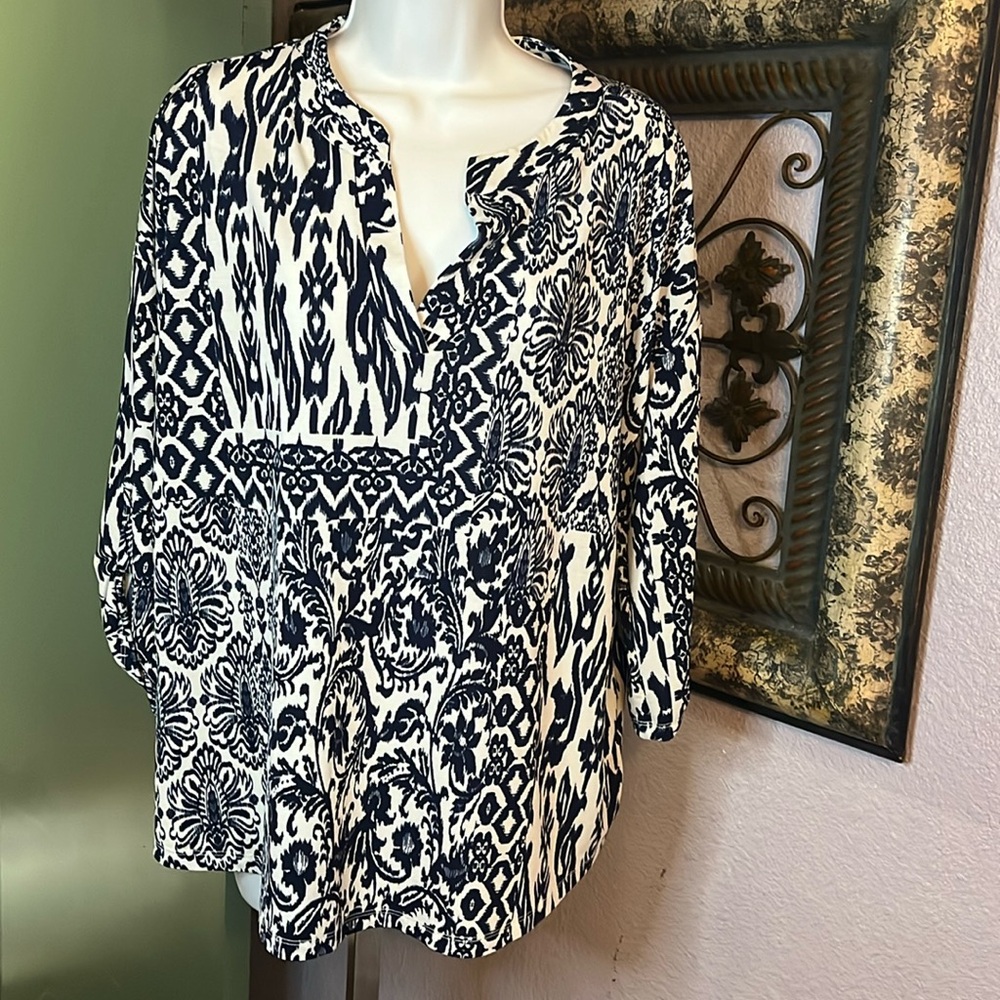 EUC White Birch Top- so cute blue/ white abstract floral print Sz S